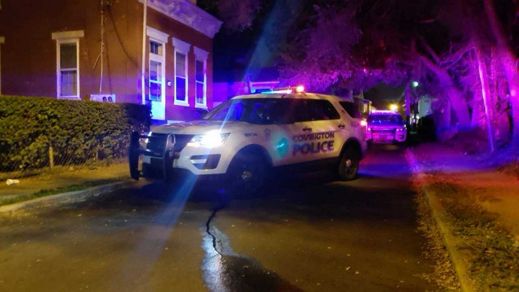 Woman surrenders after barricading self with weapon in Covington    