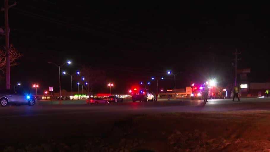 Pedestrian pushing grocery cart fatally struck on Preston Highway, police say