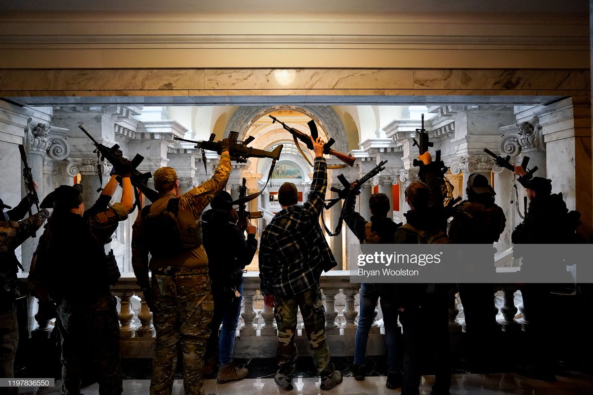 Gun rights activists carrying semi-automatic firearms walk through the Capitol Building on January 31, 2020 in Frankfort, Kentucky. Photo: @woolstonphoto