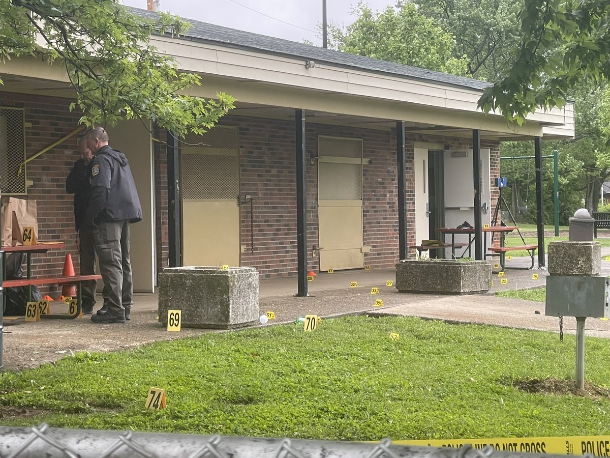 Lexington PD out early this morning still investigating the shooting that happened early this morning at Green Acres Park on LaSalle Road. They marked AT LEAST 70 pieces of evidence so far. 2 people were killed and 2 more were injured. 