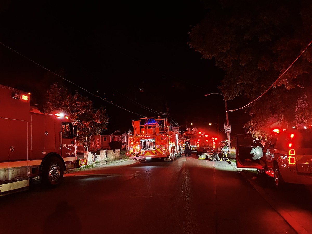 Heavy fire presence here at 722 Charles Ave in Lexington. Fire officials say there is damage to the back side  of the vacant home. Nobody was inside at the time of the fire. No injuries