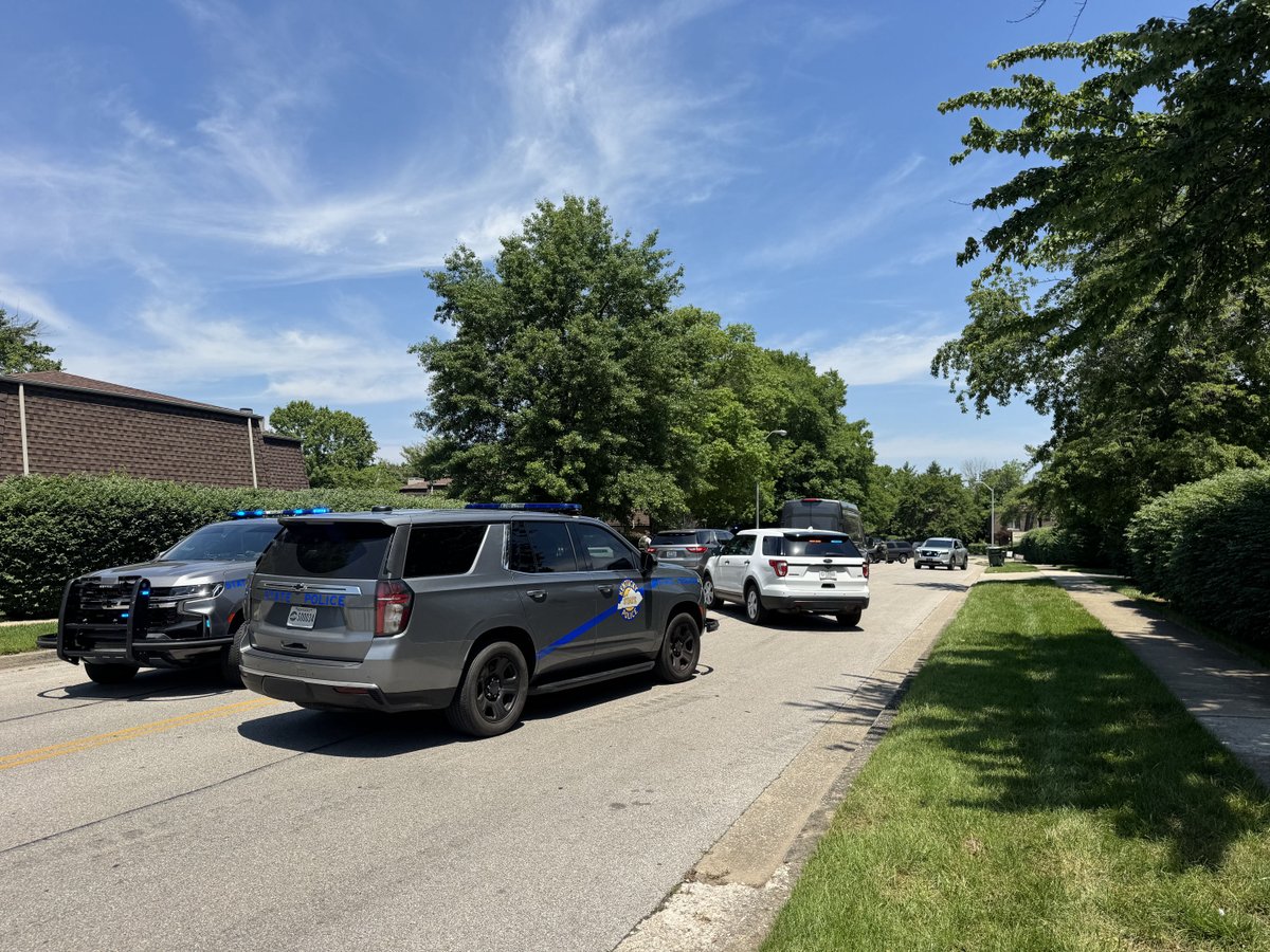 SWAT, US Marshalls at barricade scene in Lexington: